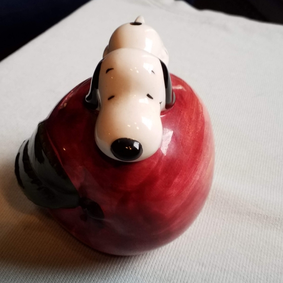 Vintage Snoopy on apple ceramic figure - Picture 2 of 7